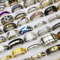 Anillos súper baratos al por mayor 20 anillos de 6 $ hombres pulsera de anillo de acero inoxidable para mujeres lotes mixtos